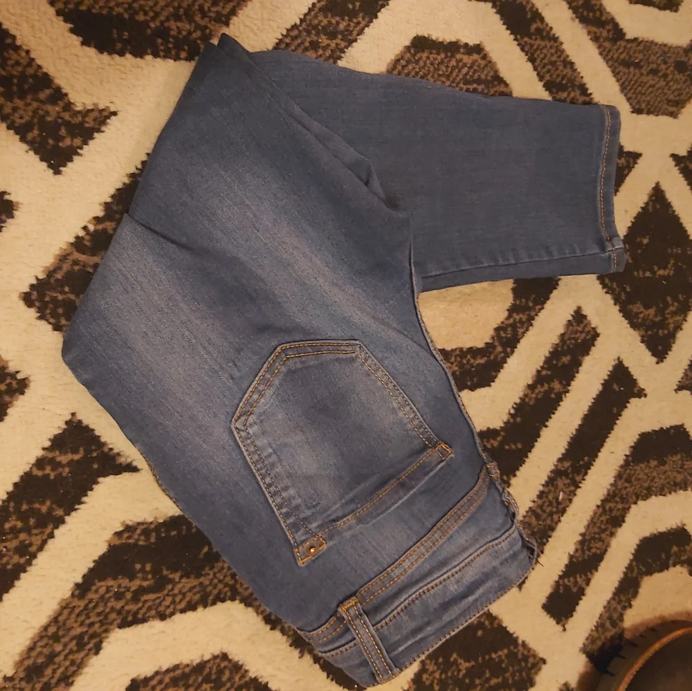 Capris ! - Picture 2 of 3